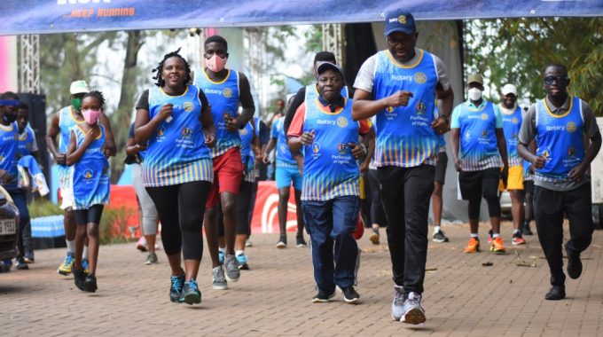 Runners participate in the Rotary cancer run1