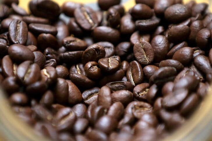 Roasted coffee beans